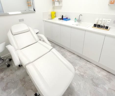 Black Doll Carbon Laser Peel in Islamabad
