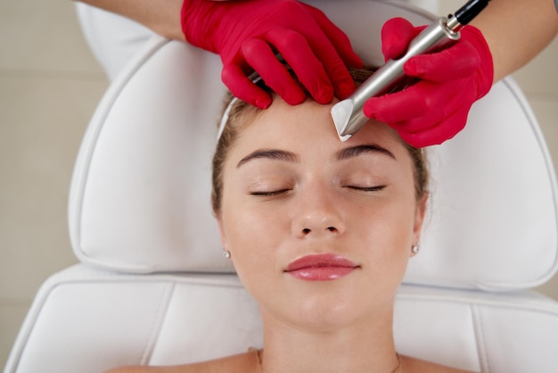 Microdermabrasion Facial Treatment: What to Expect & Benefits